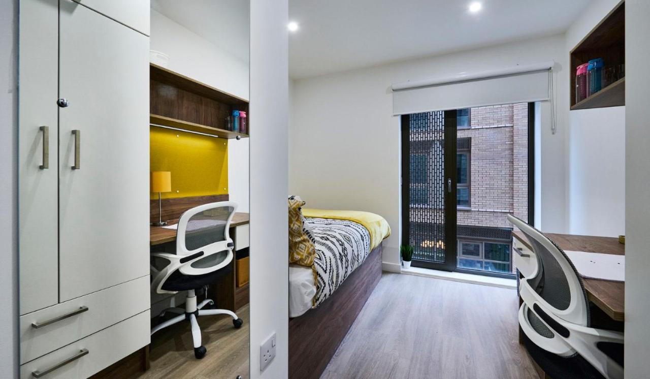 Apartment For Students Only Ensuite Bedrooms With Shared Kitchen At The Oaks In